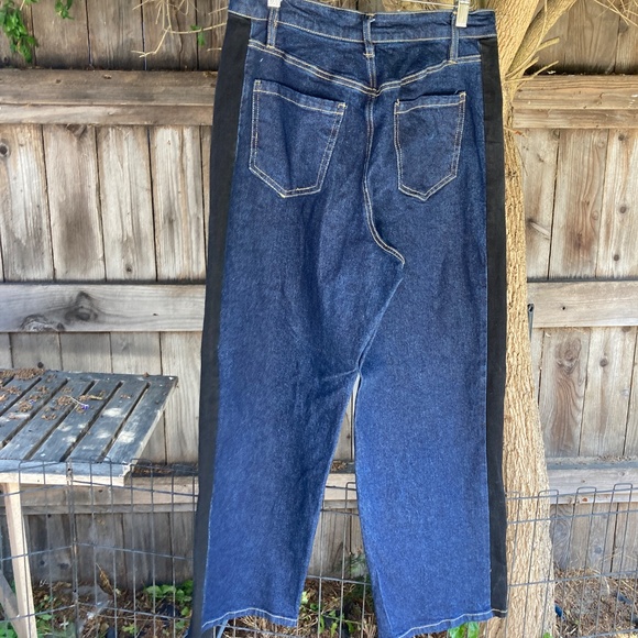 F21 Wide Leg Blue with Black Denim Jeans - Picture 4 of 6